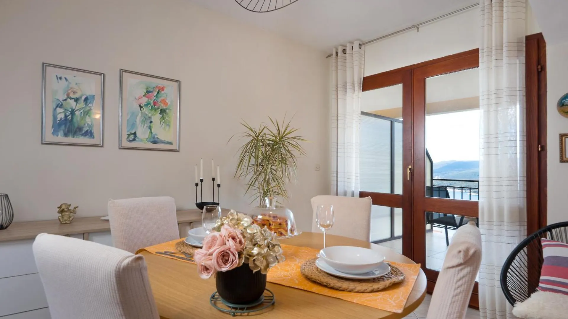 Apartment Roce Rabac 0*,